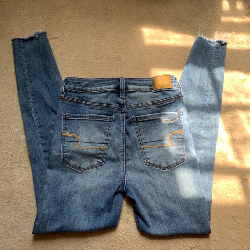 American Eagle Super High Rise Distressed Jegging